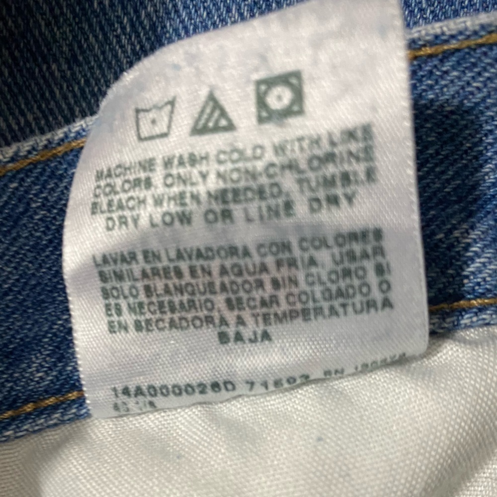 Wrangler Mens Size 38 Relaxed Fit Light Washed Denim Blue Jeans Hem Altered - Picture 4 of 5